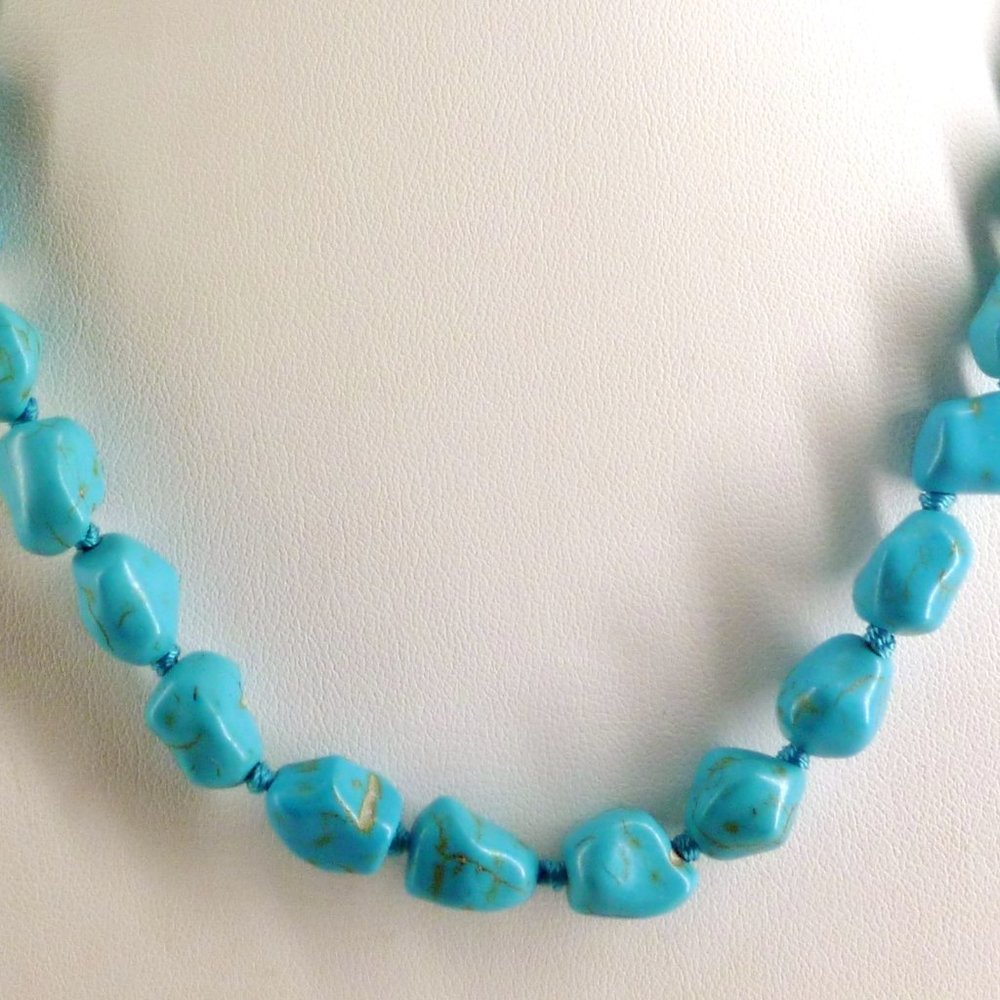 Southwestern Necklace Faux Turquoise Nugget Hand Knotted 18.5" Heart Toggle - Picture 2 of 4